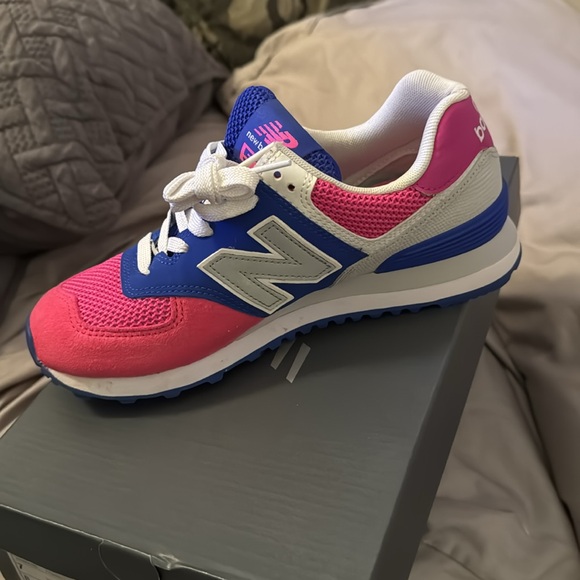 New balance - Picture 2 of 2